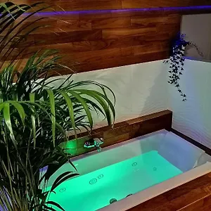  Hébergement de vacances Maison Eliza Cosy Chic Balneo France